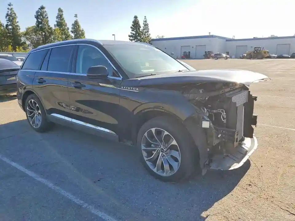 5LM5J6WC5SGL16231 2025 LINCOLN TOWNHOUSE AVIATOR-3