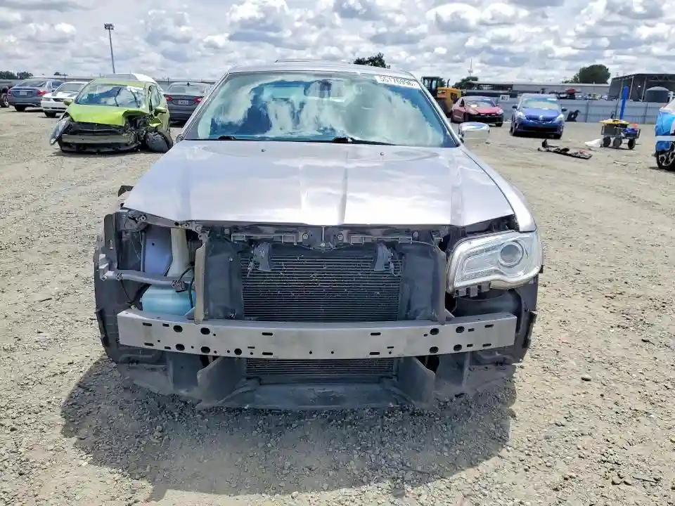 2C3CCAEG8JH137169 2018 CHRYSLER 300-4