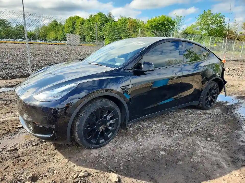 7SAYGDEE1NF447829 2022 TESLA MODEL Y-0