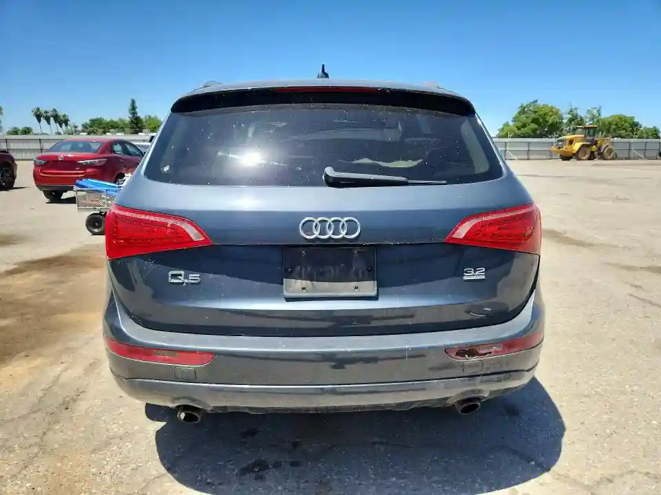 WA1CKAFP3AA012330 2010 AUDI Q5-5