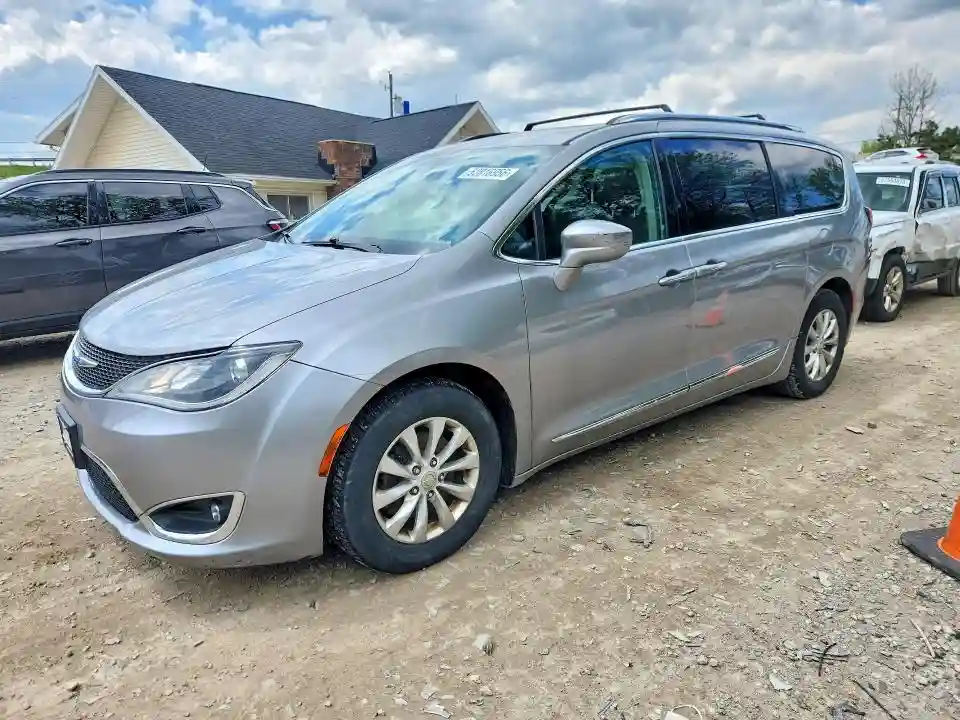 2C4RC1BG8JR257106 2018 CHRYSLER PACIFICA-0