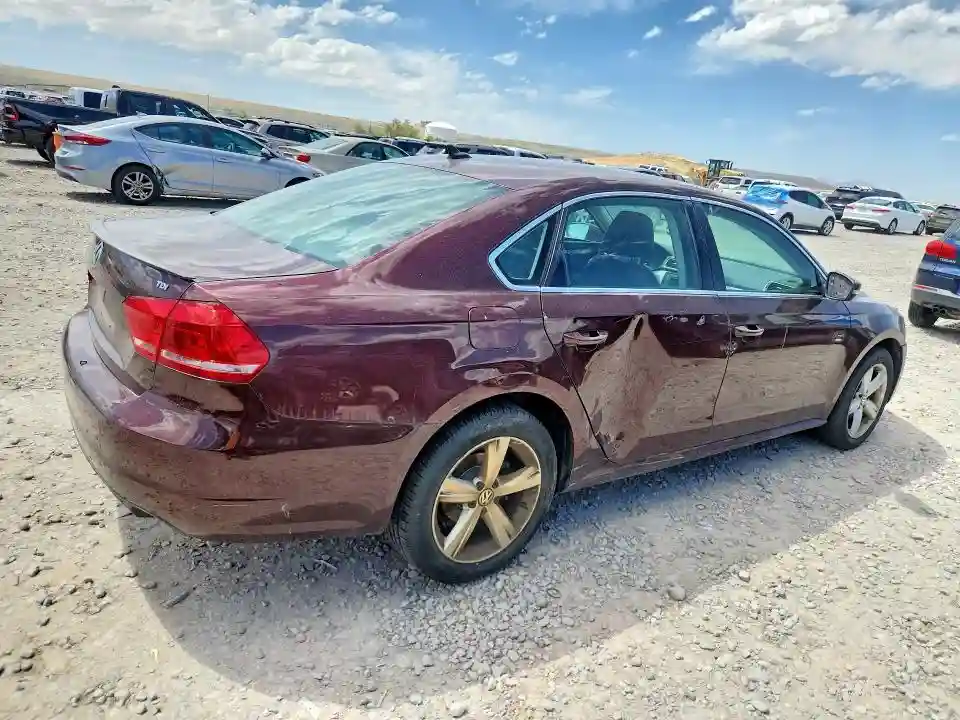 1VWBN7A38DC059195 2013 VOLKSWAGEN PASSAT-2