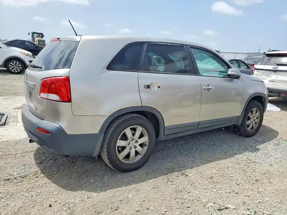 5XYKT3A11CG279823 2012 KIA SORENTO-2