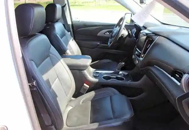1GNEVHKW5KJ286083 2019 CHEVROLET TRAVERSE-4