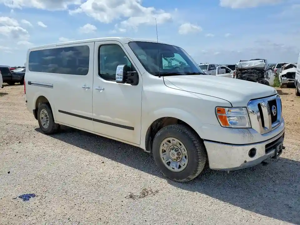 5BZAF0AAXHN852851 2017 NISSAN NV-3