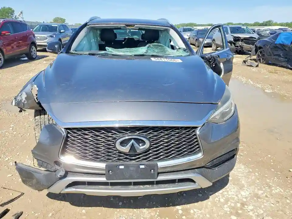 SJKCH5CR5JA060412 2018 INFINITI QX30-4