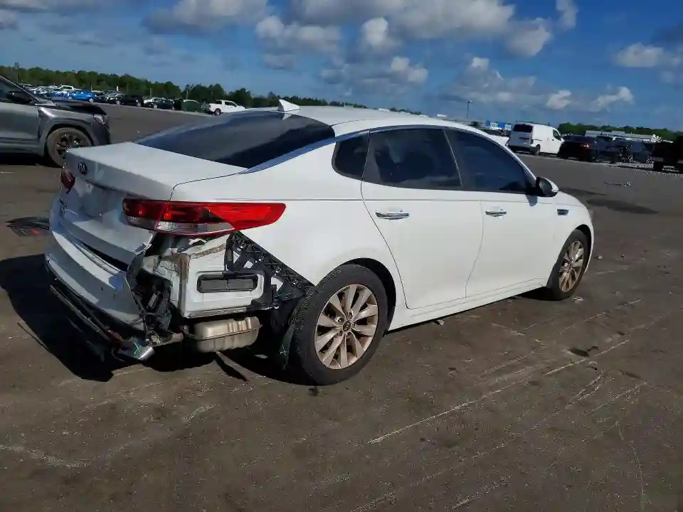 5XXGT4L36JG268621 2018 KIA OPTIMA-2