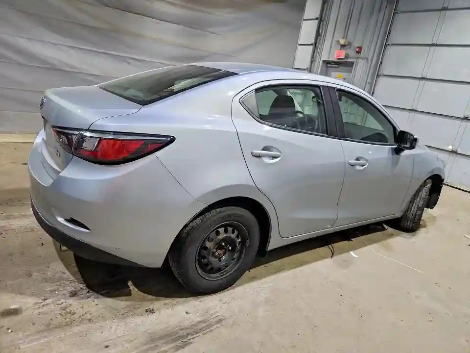 3MYDLBYV9HY188590 2017 TOYOTA YARIS-2