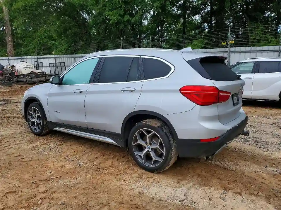 WBXHU7C36J5H41088 2018 BMW X1-1