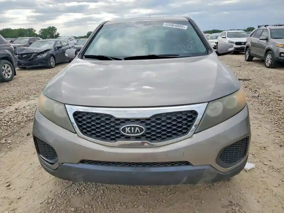 5XYKT3A14BG073765 2011 KIA SORENTO-4