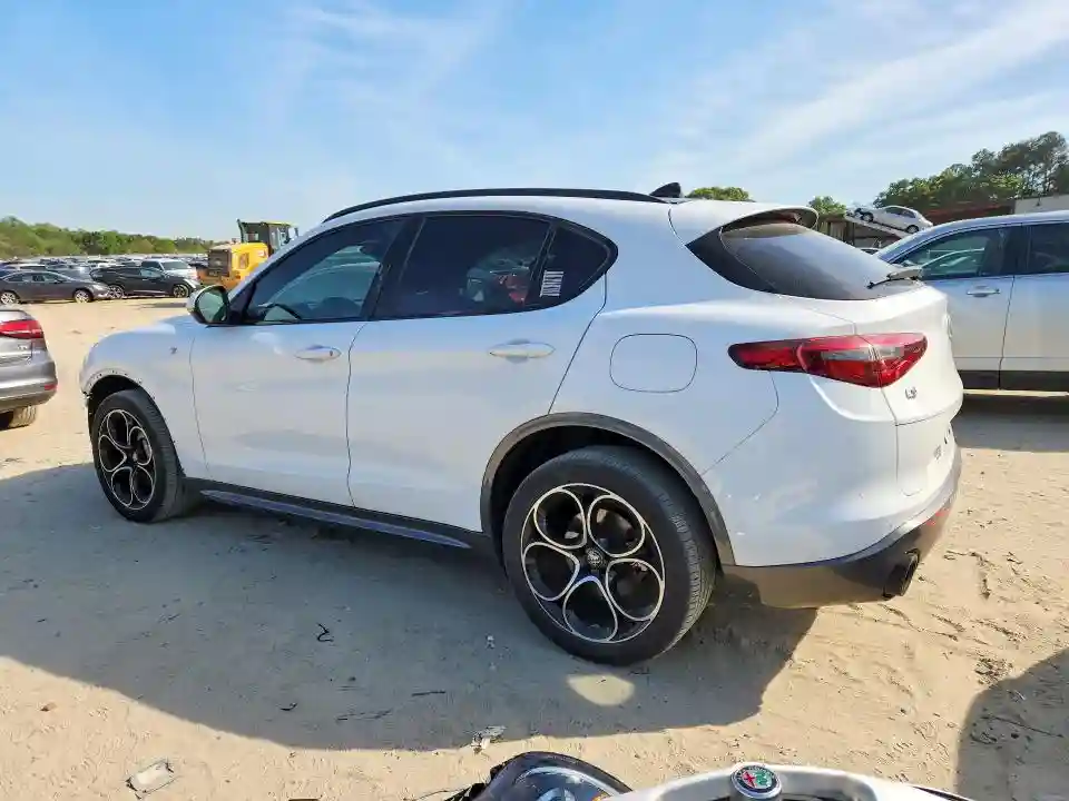 ZASPAKBN3P7D58962 2023 ALFA ROMEO STELVIO-1