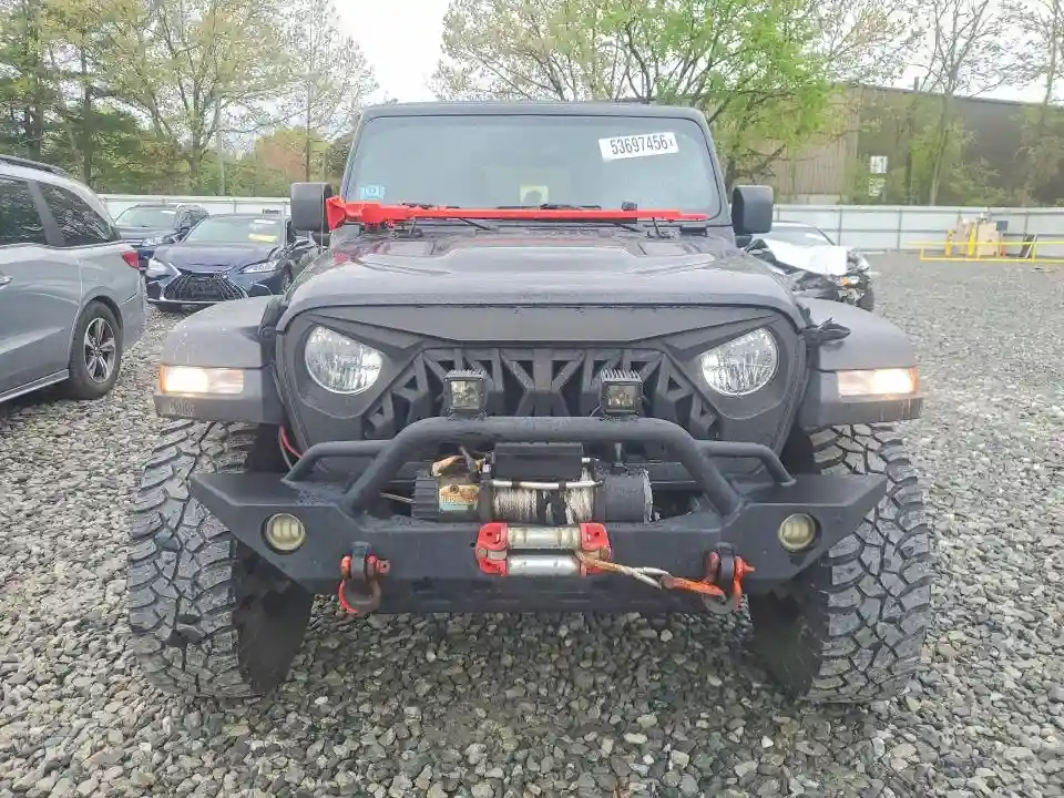 1C4HJXFG9JW284126 2018 JEEP WRANGLER-4