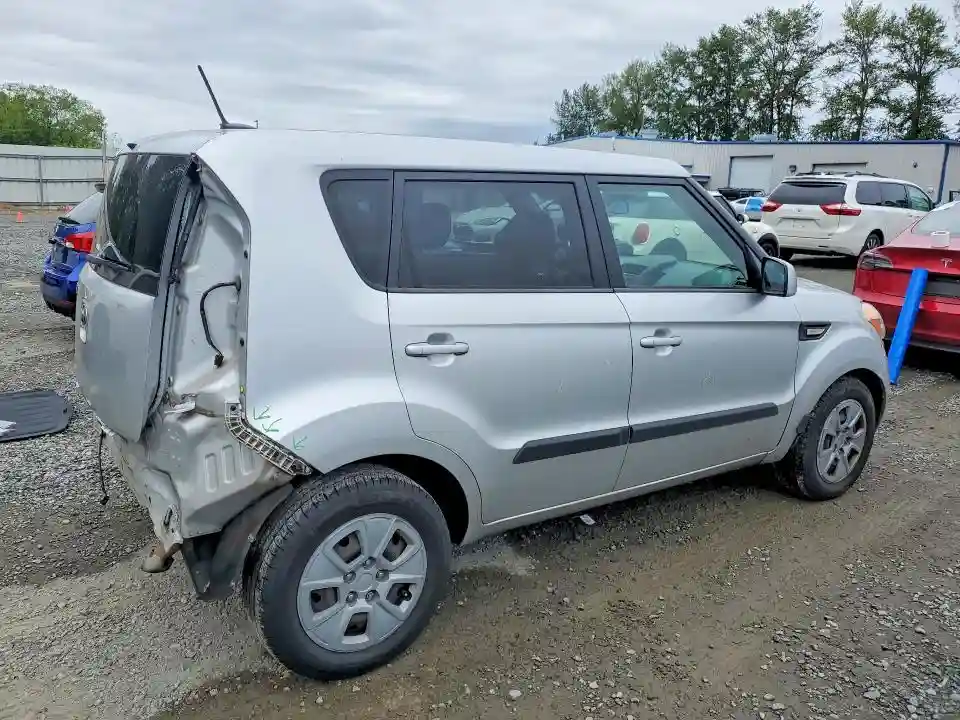 KNDJT2A50D7568800 2013 KIA SOUL-2