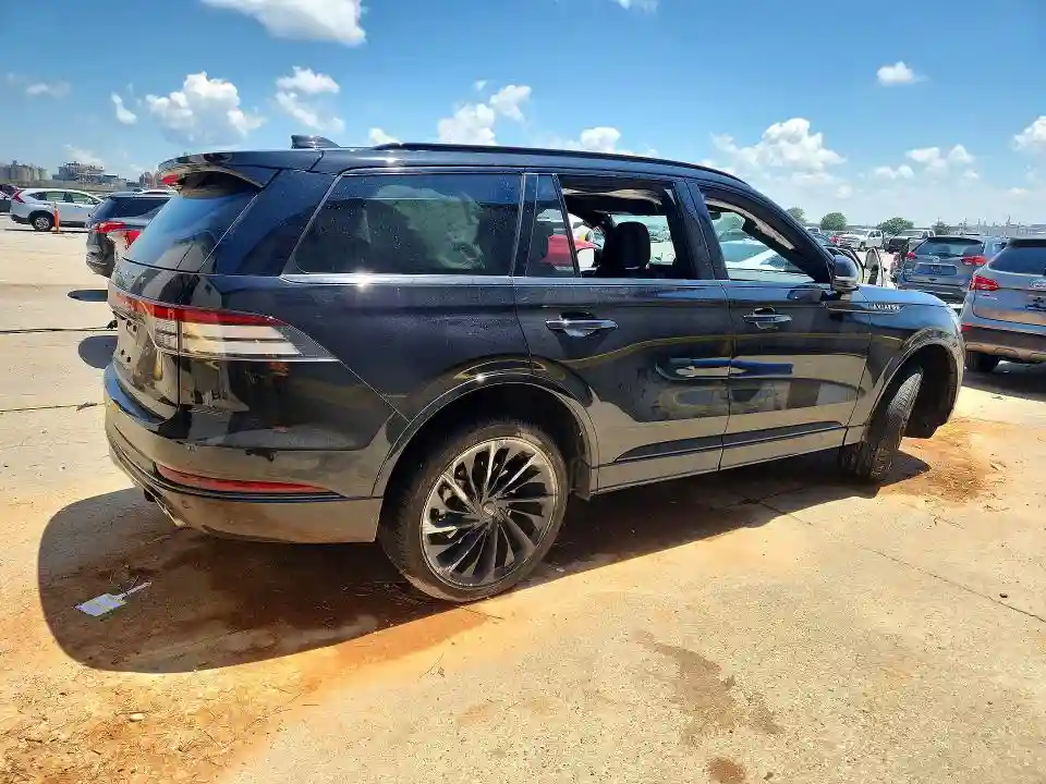 5LM5J7XC2SGL18930 2025 LINCOLN AVIATOR-2