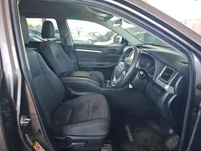 5TDZZRFHXKS319579 2019 TOYOTA HIGHLANDER-4