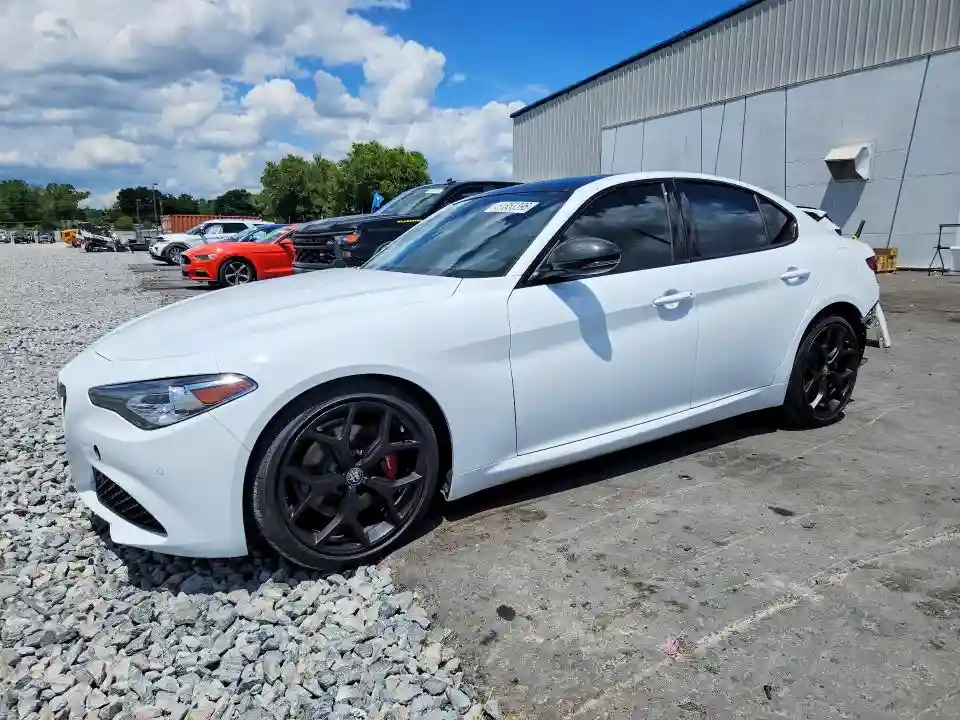 ZARFAMBN2M7644027 2021 ALFA ROMEO GIULIA-0