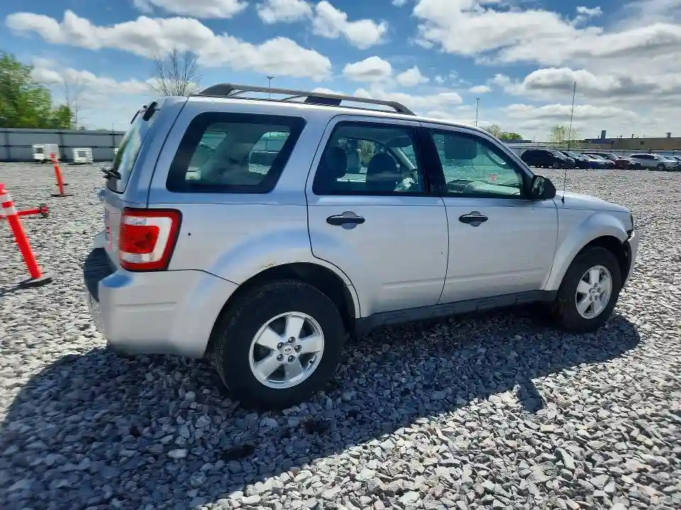 1FMCU0C72BKC40440 2011 FORD ESCAPE-2