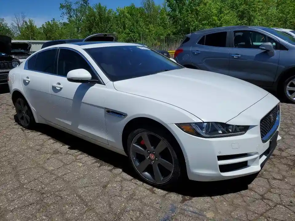 SAJAK4BN1HA953967 2017 JAGUAR XE-3