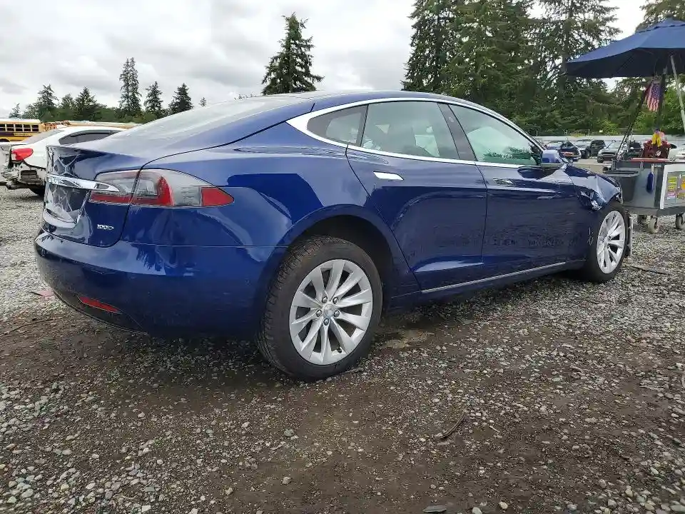 5YJSA1E24JF257235 2018 TESLA MODEL S-2