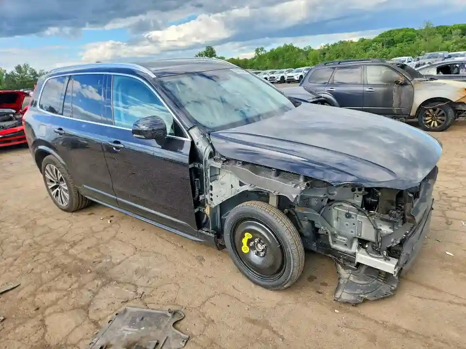 YV4A221K8M1745683 2021 VOLVO XC90-3
