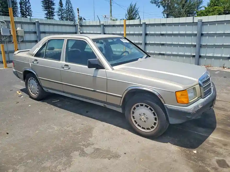 WDBDA28D6JF409683 1988 MERCEDES BENZ 190-CLASS-3