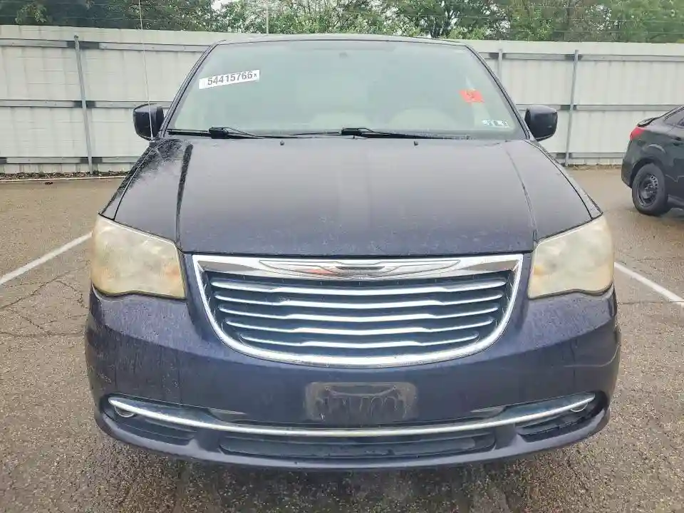 2A4RR5DG7BR615987 2011 CHRYSLER MINIVAN-4