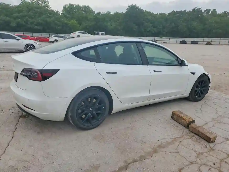 5YJ3E1EA3NF190021 2022 TESLA MODEL 3-2