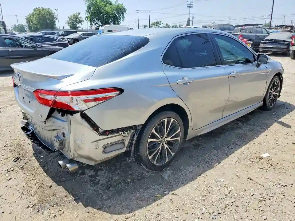 4T1B11HK1JU649586 2018 TOYOTA CAMRY-2
