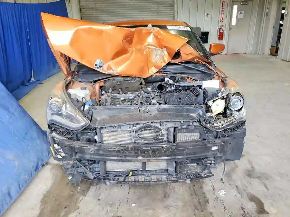KMHTC6AE1GU282391 2016 HYUNDAI VELOSTER-4