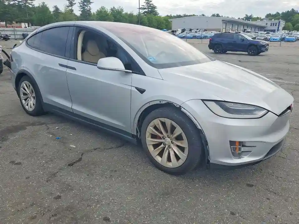 5YJXCBE28HF035121 2017 TESLA MODEL X-3