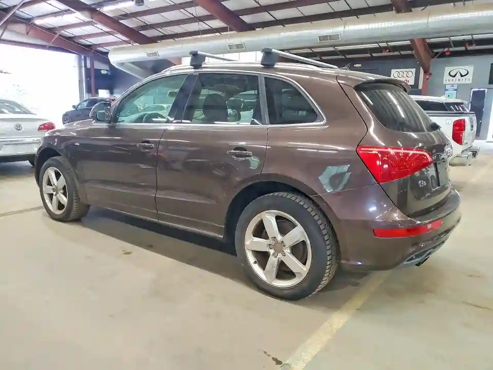 WA1DKAFP2BA047348 2011 AUDI Q5-1