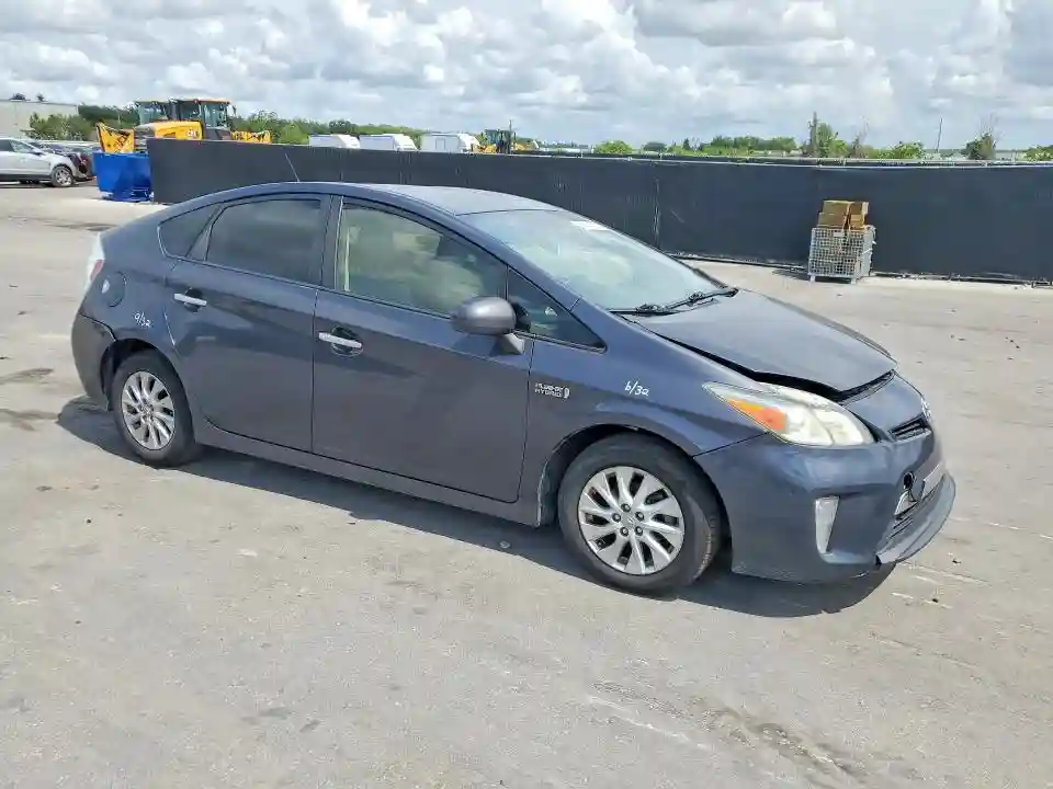 JTDKN3DP1E3055033 2014 TOYOTA PRIUS-3