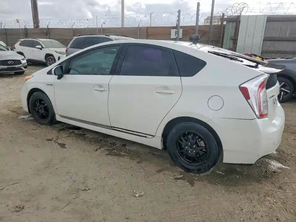 JTDKN3DU6E1740825 2014 TOYOTA PRIUS-1