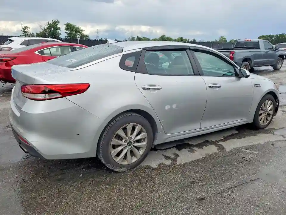 5XXGT4L30HG153538 2017 KIA OPTIMA-2
