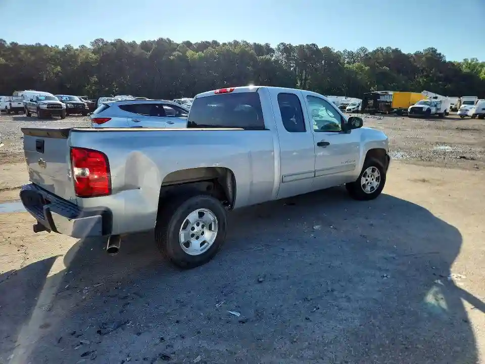 1GCRCSE06BZ379796 2011 CHEVROLET SILVERADO-2