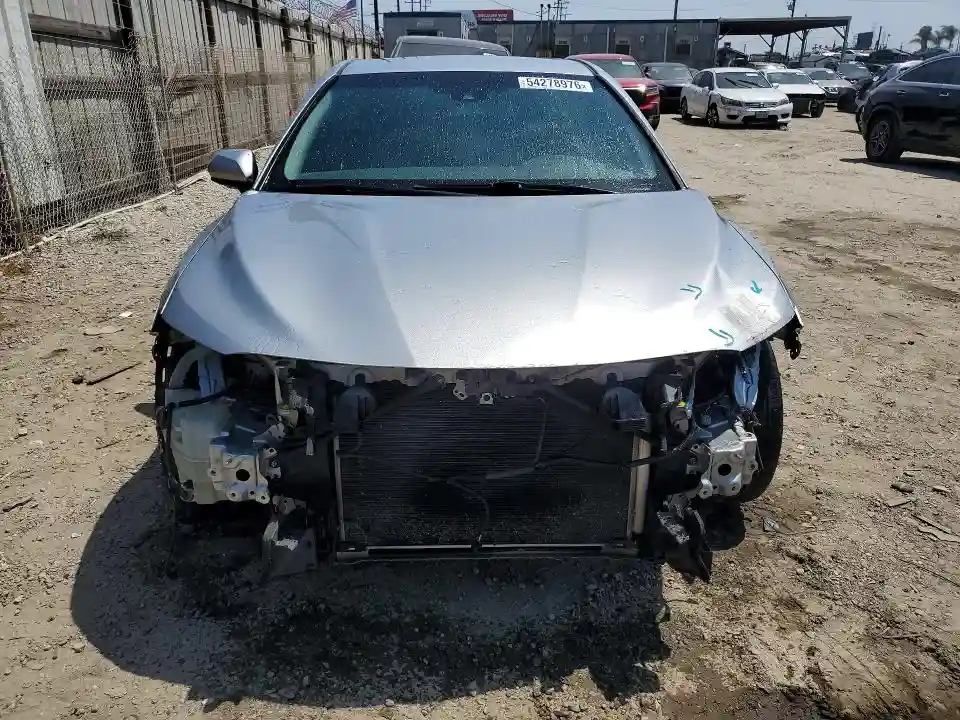 4T1B11HK1JU649586 2018 TOYOTA CAMRY-4