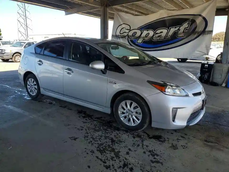 JTDKN3DPXF3068946 2015 TOYOTA PRIUS-3