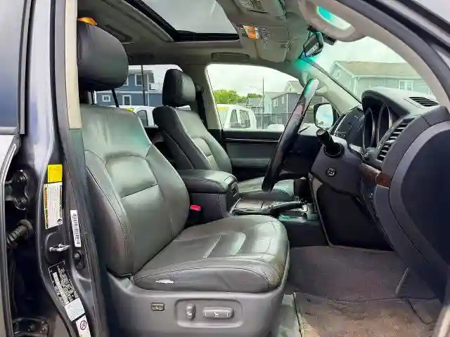 JTMHY7AJ1B4005151 2011 TOYOTA LAND CRUISER-4