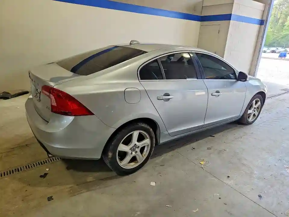YV1612FS9D2197976 2013 VOLVO S60-2