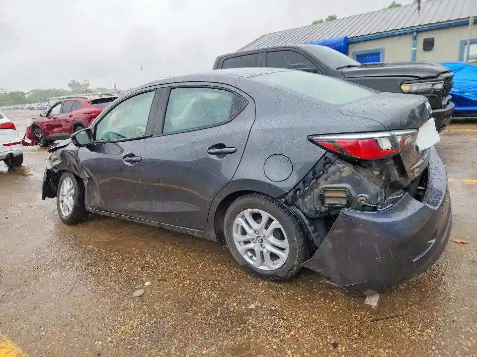 3MYDLBYV6JY323174 2018 TOYOTA YARIS-1