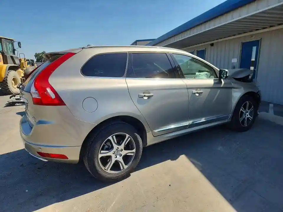 YV4902RK3F2670238 2015 VOLVO XC60-2