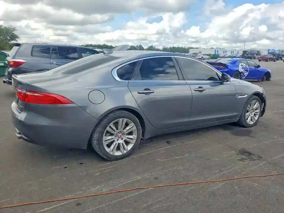 SAJBD4BV7HCY33335 2017 JAGUAR XF-2