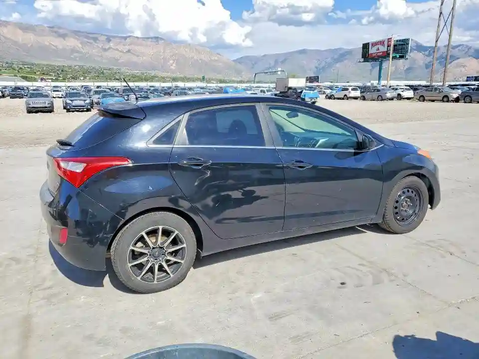 KMHD35LHXGU335871 2016 HYUNDAI ELANTRA-2