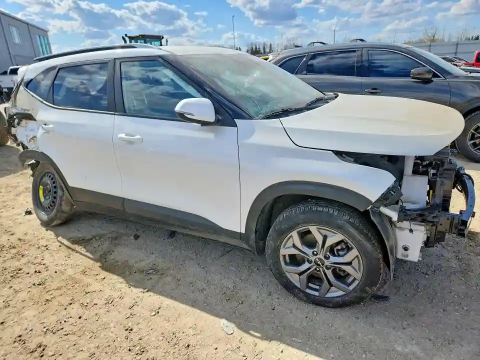 KNDEPCAA3R7612322 2024 KIA SELTOS-3
