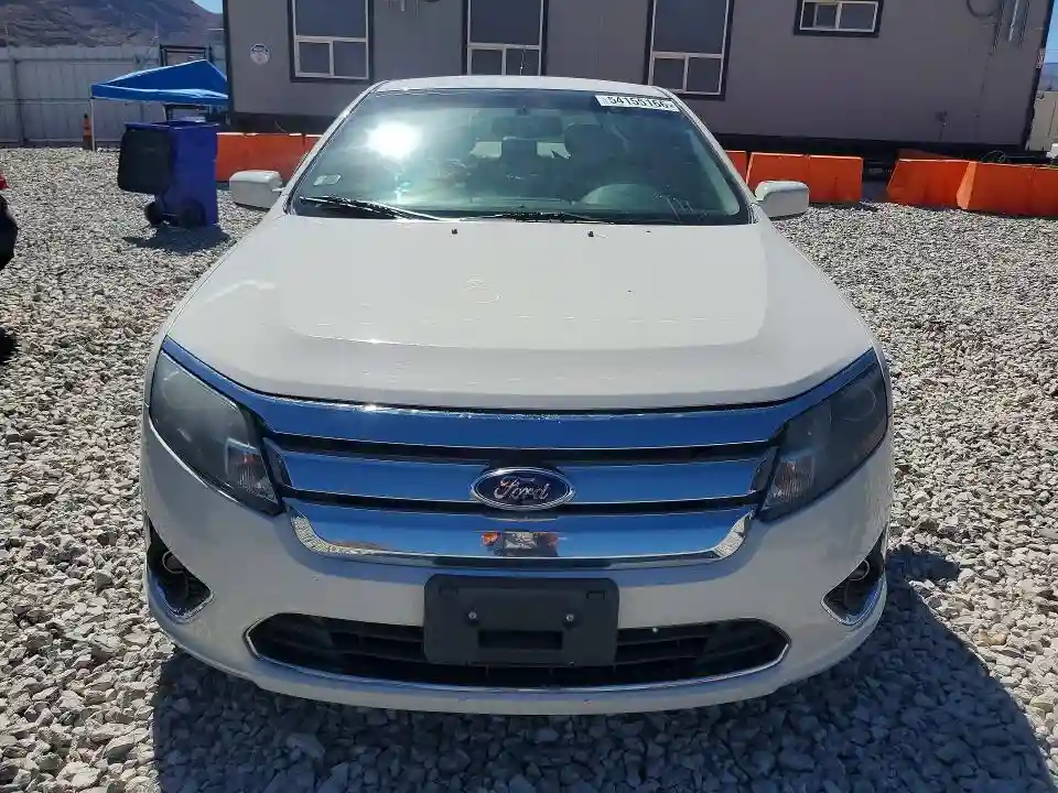 3FAHP0JG7BR261807 2011 FORD FUSION-4