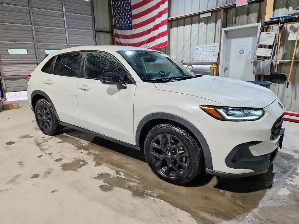 3CZRZ2H52PM737324 2023 HONDA HR-V-3