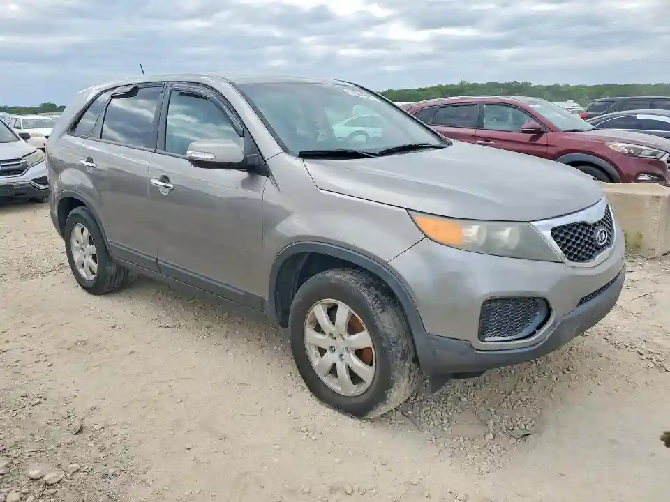 5XYKT3A14BG073765 2011 KIA SORENTO-3