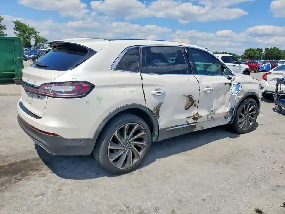 2LMPJ8L92KBL61381 2019 LINCOLN NAUTILUS-2