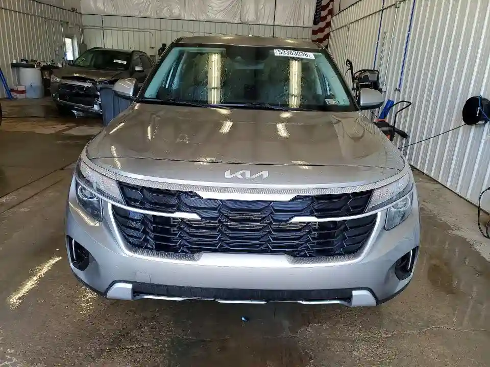 KNDEPCAA3S7737942 2025 KIA SELTOS-4