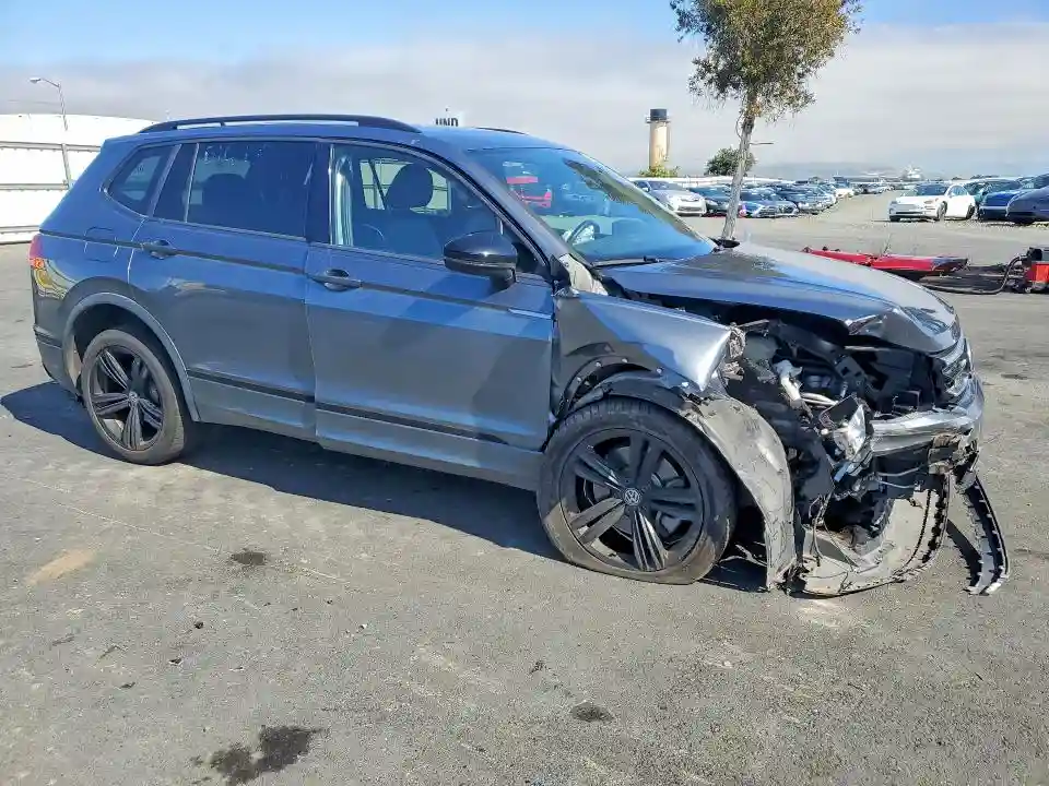 3VV2B7AX0KM164728 2019 VOLKSWAGEN TIGUAN-3